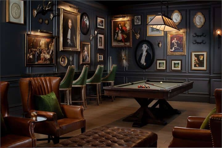 Lounge 109 of 122