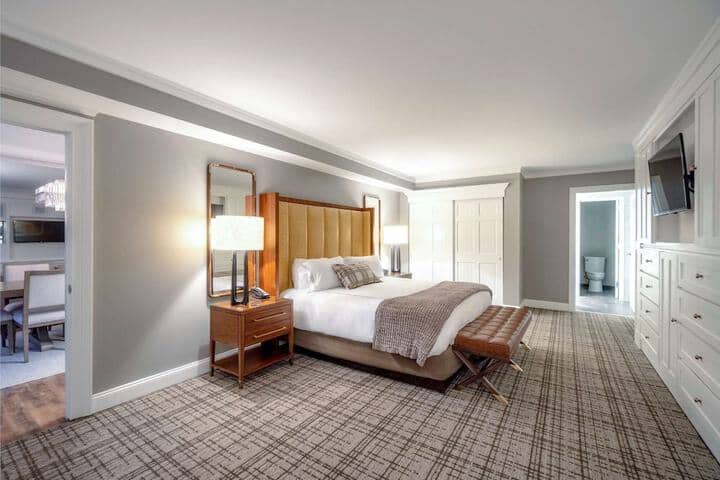 Room 13 of 122